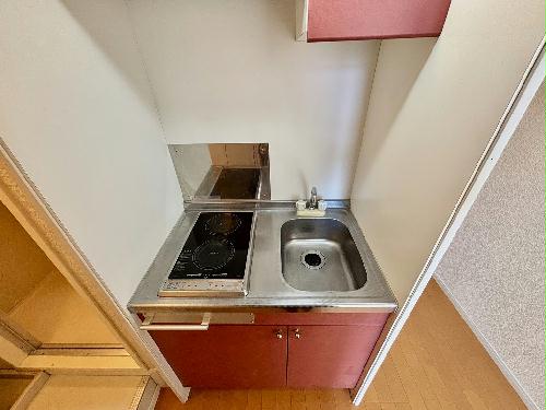 キッチン　設備・仕様は号室により異なる為、現況を優先いたします。