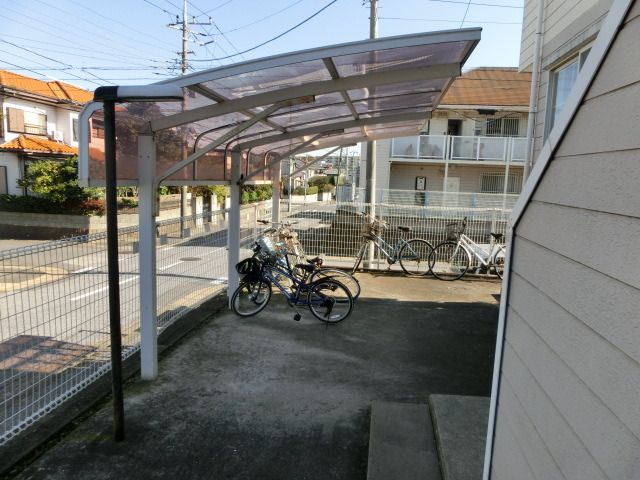その他共有部分　屋根付きの駐輪場です。