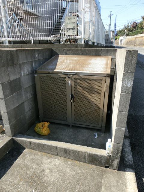 その他　敷地内の共有ゴミ置き場あります