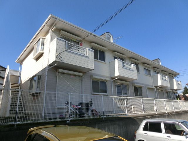 建物外観　高台で日当たり良好なアパート