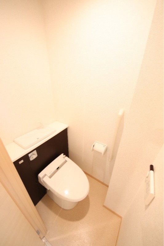 阪神本線 西宮駅 徒歩14分 3階建 築15年のトイレ写真