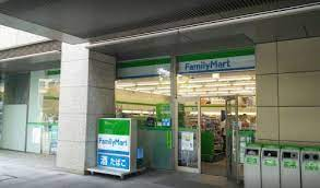 コンビニ　ファミリーマート 六本木一丁目店（コンビニ）まで731m