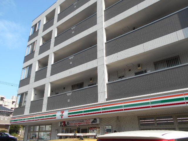 コンビニ　セブン‐イレブン 横浜青葉総合庁舎前店（コンビニ）まで111m