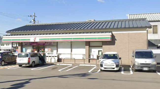 コンビニ　セブンイレブン 神戸新在家南町3丁目店（コンビニ）まで52m