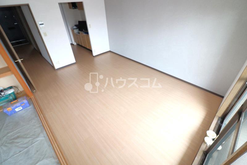 サンフォレストの居間写真