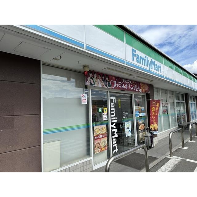 コンビニ　ファミリーマート（コンビニ）まで450m
