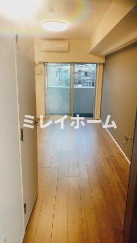 居室・リビング　同建物内、別のお部屋の参考写真になります。