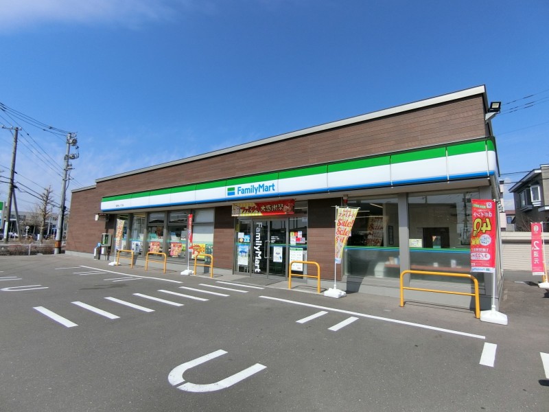 コンビニ　ファミリーマート函館神山1丁目店（コンビニ）まで88m