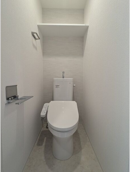 ＪＲ東海道本線 三ノ宮駅 徒歩7分 15階建 築2年のトイレ写真