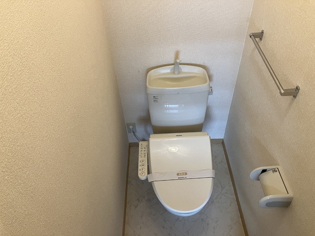 トイレ　温水洗浄暖房便座