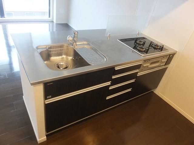 キッチン　３口ガスシステムキッチン
