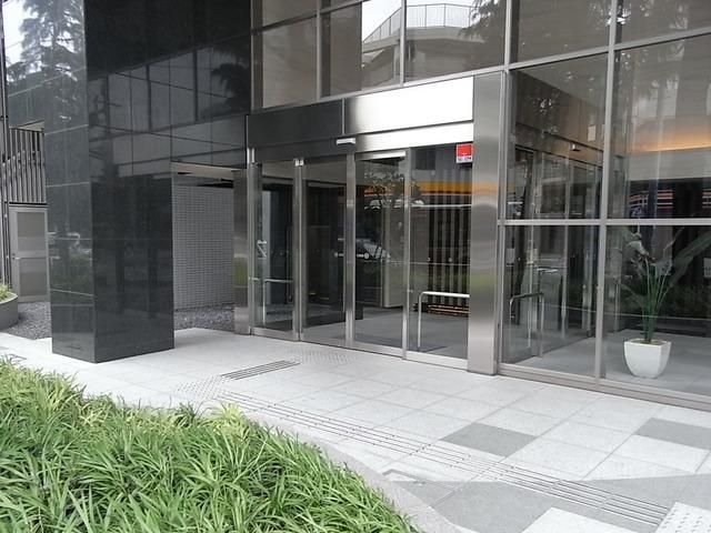 建物外観　エントランスオートロック完備
