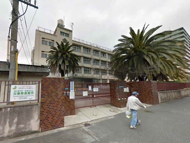 小学校　大阪市立長吉出戸小学校（小学校）まで586m
