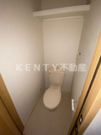 トイレ　落ち着いた色調のトイレです