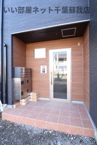 エントランス　落ち着いたエントランスです