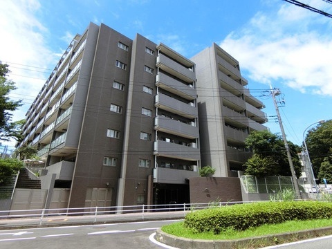 建物外観　オートロック完備
