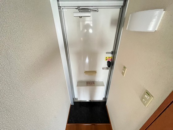 玄関　※他号室の写真です。