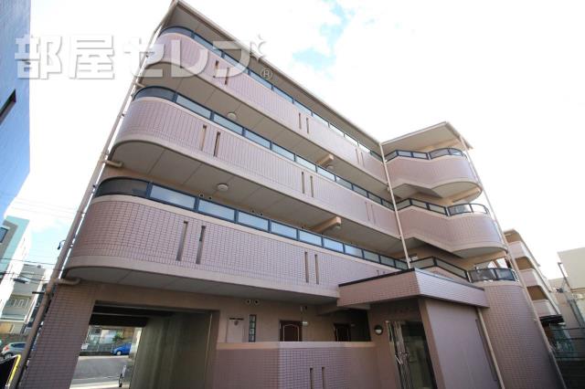 建物外観　タイル張りの立派な外観です。