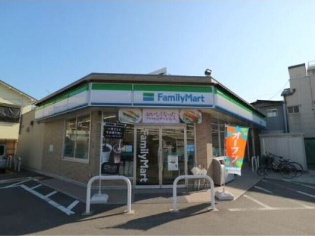 コンビニ　ファミリーマート生野鶴橋一丁目店（コンビニ）まで124m