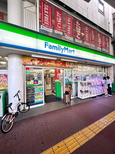 コンビニ　ファミリーマート難波中南店（コンビニ）まで350m
