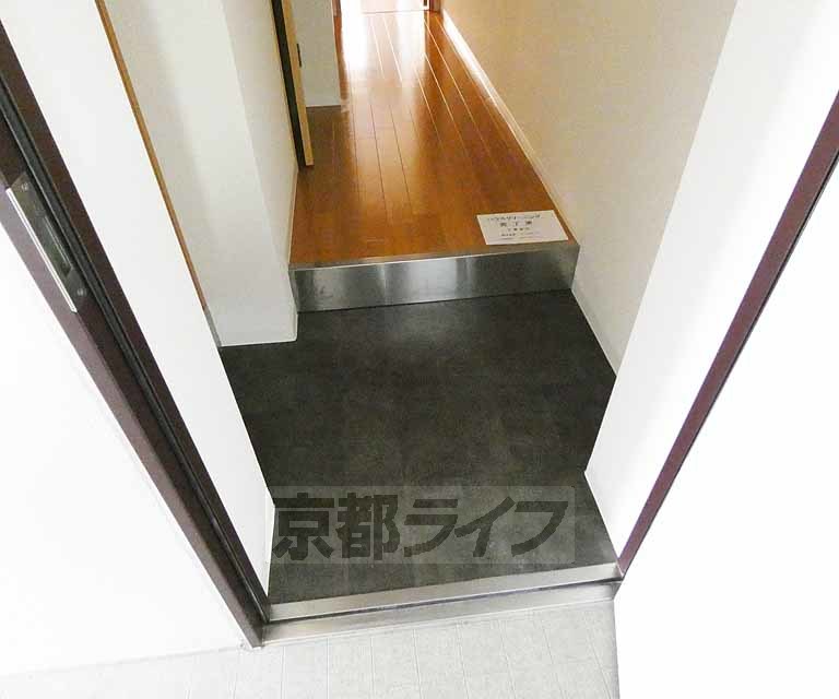 アルバローザ京都の玄関写真
