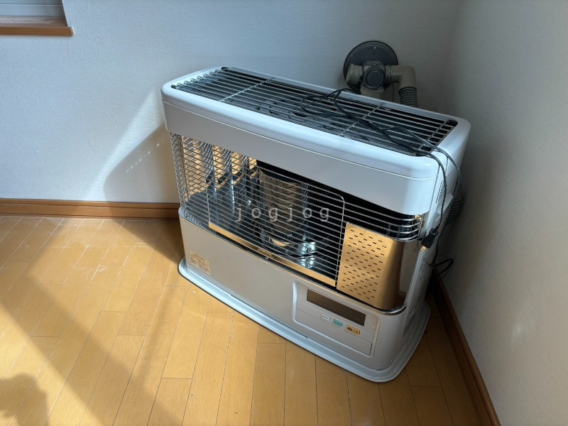 その他設備　冬はあったか石油ストーブです。