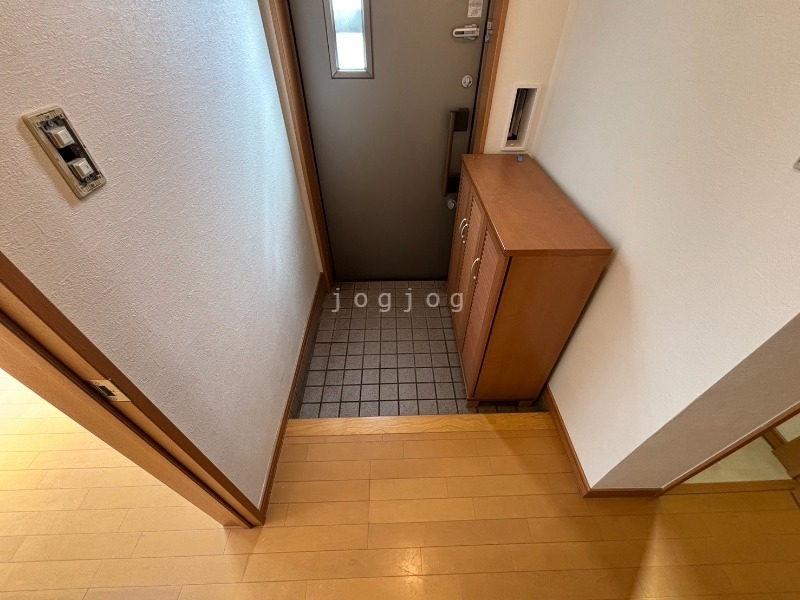玄関　ゆったりとした玄関です。