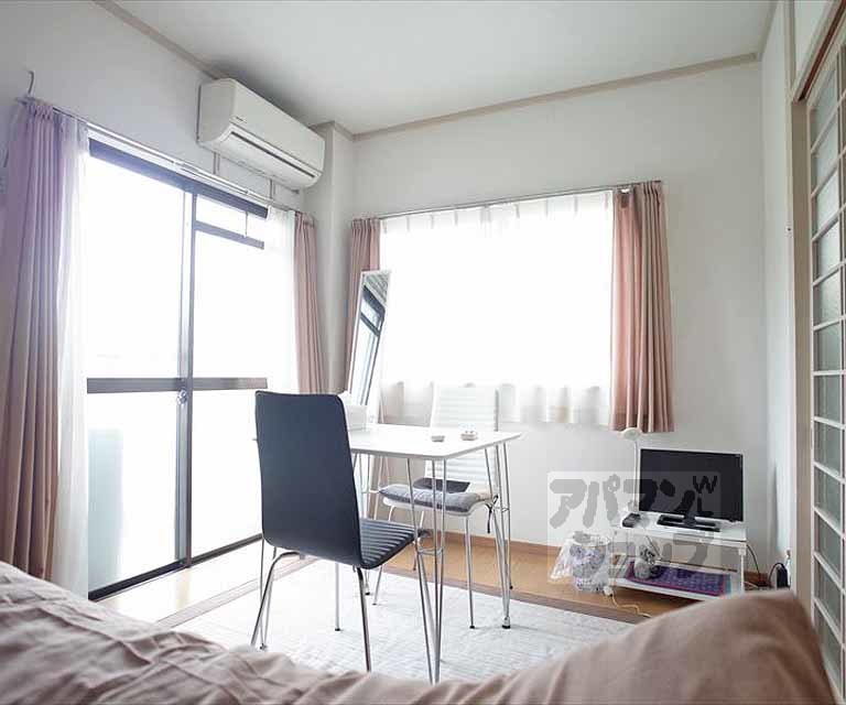 第一所マンションの居間写真