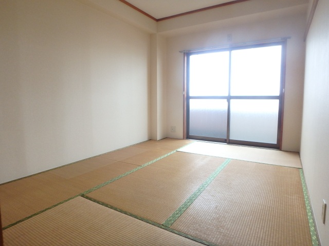 ロイヤルセブンの居間写真