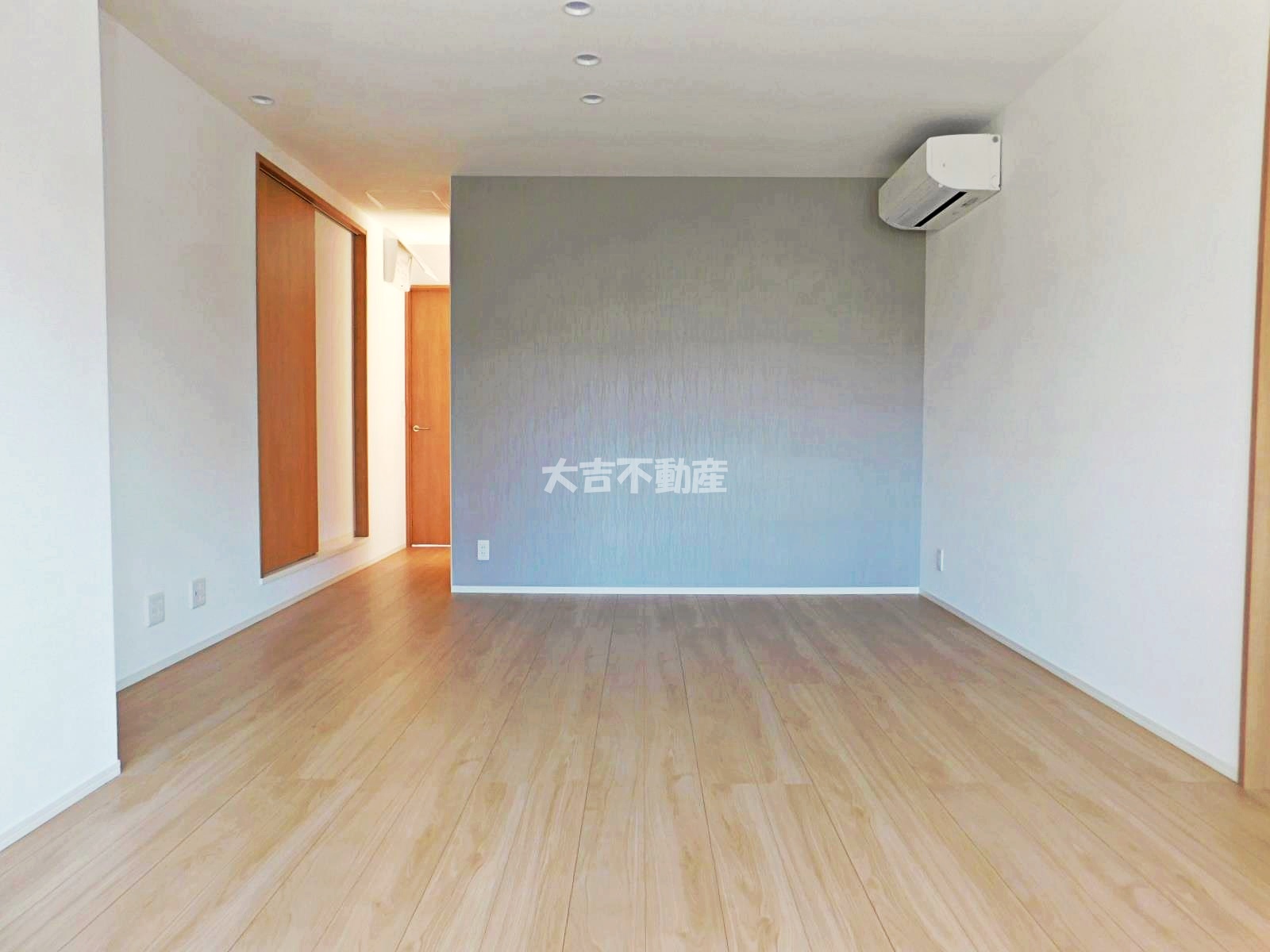 ハートフル東古松2の居間写真