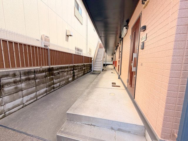 エントランス　エントランス周辺はいつもキレイに片付けられています。