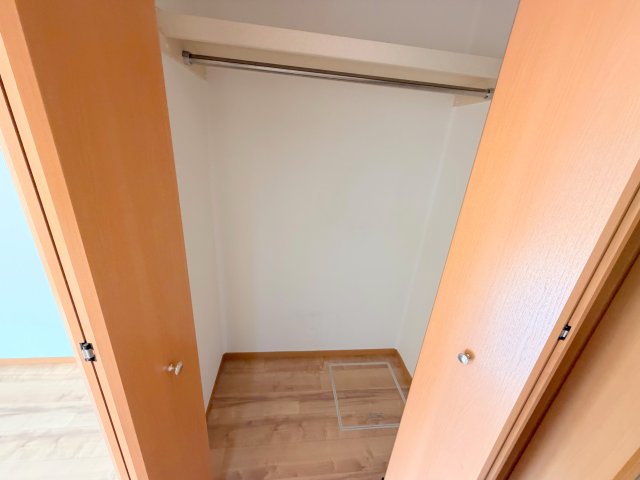 収納　大きなクローゼットはたくさんのお洋服もスッキリ片付きます。