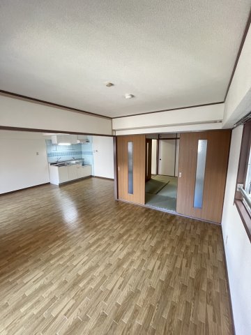 ＪＲ東海道本線 新大阪駅 徒歩10分 7階建 築47年の居間写真