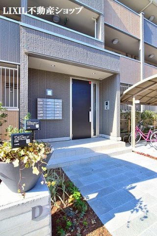 エントランス　オートロック付のエントランスです。