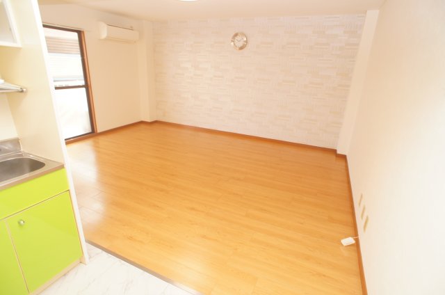 第6キャスル塚口の居間写真