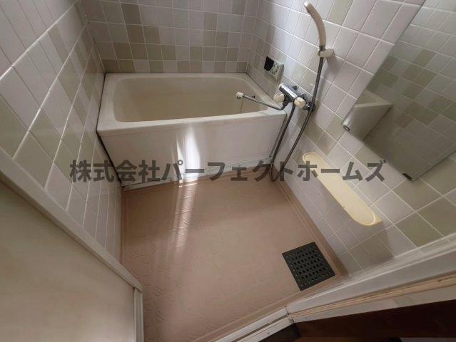 バス・シャワールーム　コンパクトで使いやすいお風呂です