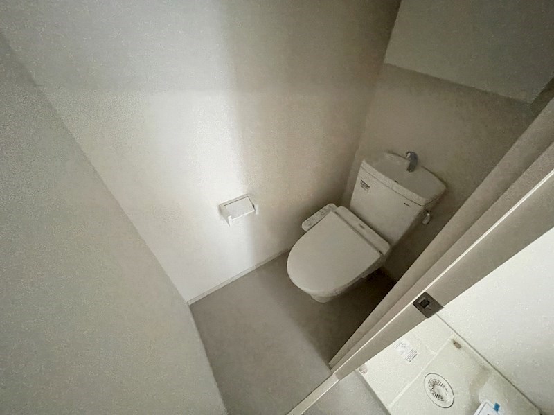 日暮里・舎人ライナー 舎人公園駅 徒歩10分 3階建 築5年のトイレ写真