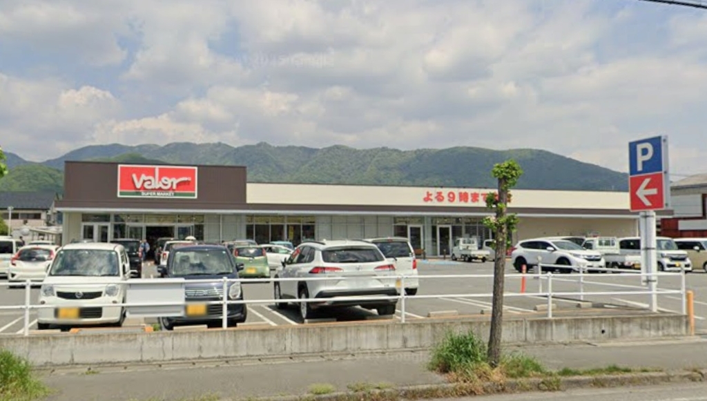 スーパー　スーパーマーケットバロー国玉店（スーパー）まで712m