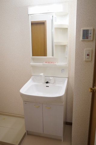 洗面設備　コンパクトで使いやすい洗面所