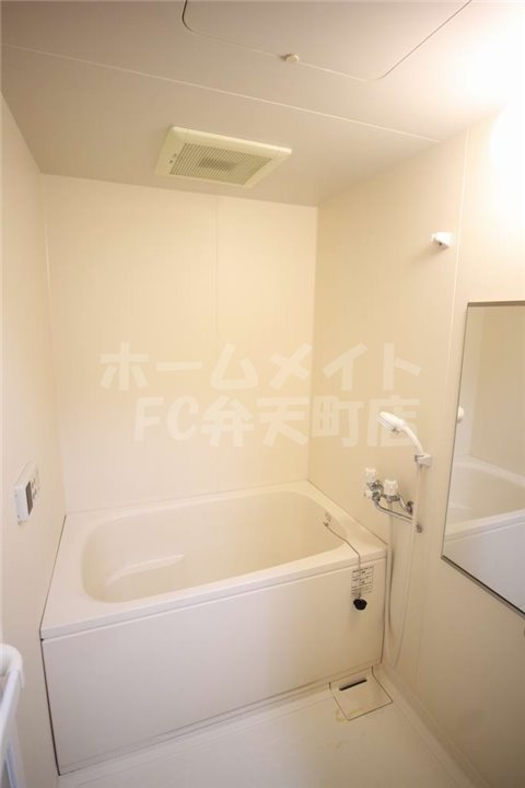 バス・シャワールーム　落ち着いた空間のお風呂です