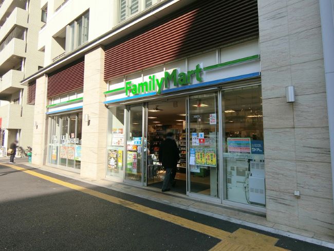コンビニ　ファミリーマート小浦中目黒店（コンビニ）まで244m