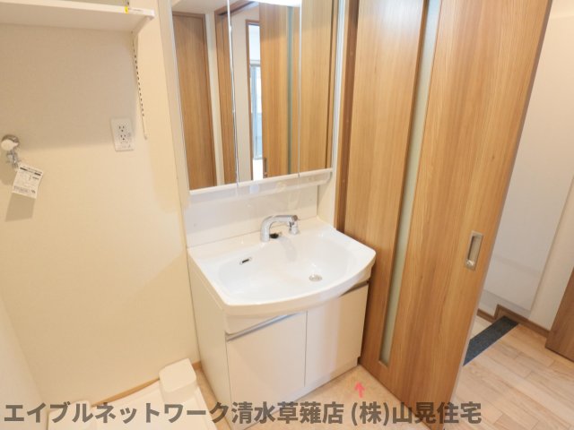 洗面設備　スペースが確保できる洗面所です