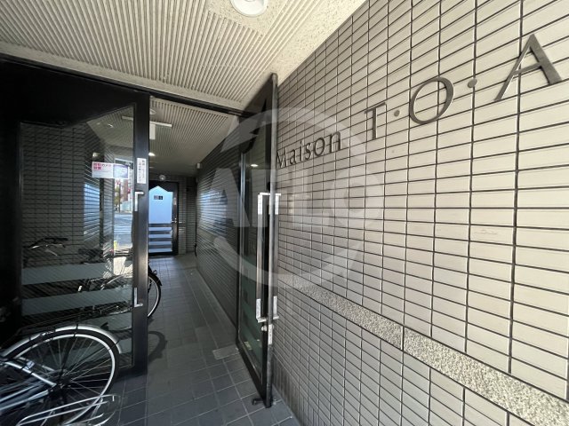 地下鉄中央線 弁天町駅 徒歩2分 11階建 築36年の外観写真