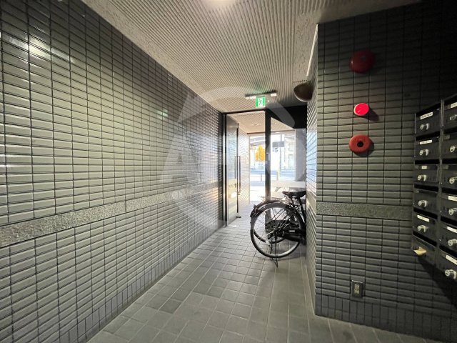 地下鉄中央線 弁天町駅 徒歩2分 11階建 築36年の外観写真