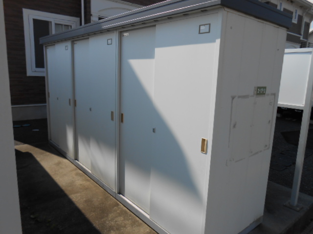 その他設備　各戸個別の屋外物置完備（冬用タイヤ等収納可能）