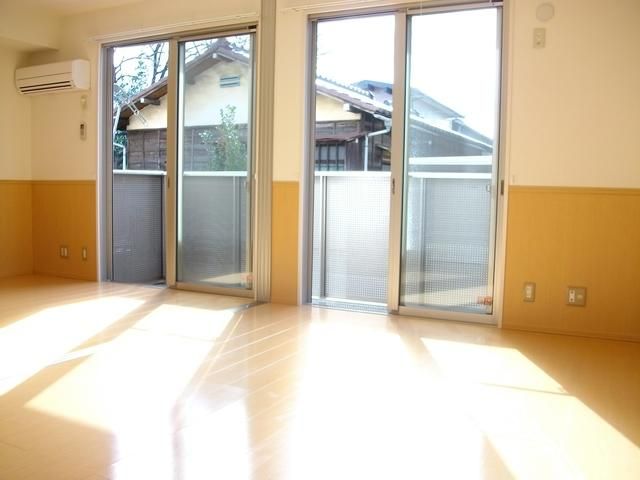 イーストコートの居間写真