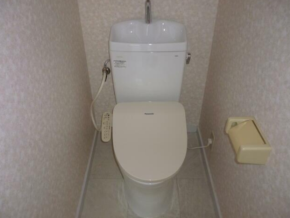 京急本線 生麦駅 徒歩15分 2階建 築40年のトイレ写真