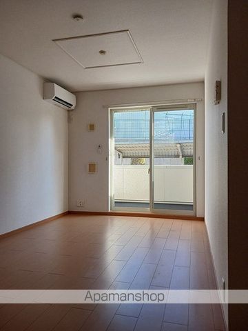 ＪＲ横須賀線 逗子駅 バス乗車時間：27分 最寄りバス停で下車 徒歩4分 2階建 築19年の居間写真