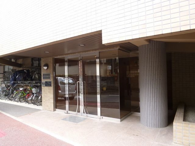 エントランス　★おしゃれなエントランス・宅配ＢＯＸ付ですよ★