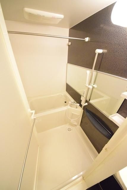 バス・シャワールーム　★お部屋は広々１０帖のオートロック付きマンション★